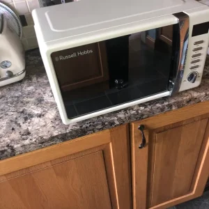 Russell Hobbs 700W microwave - Image 2