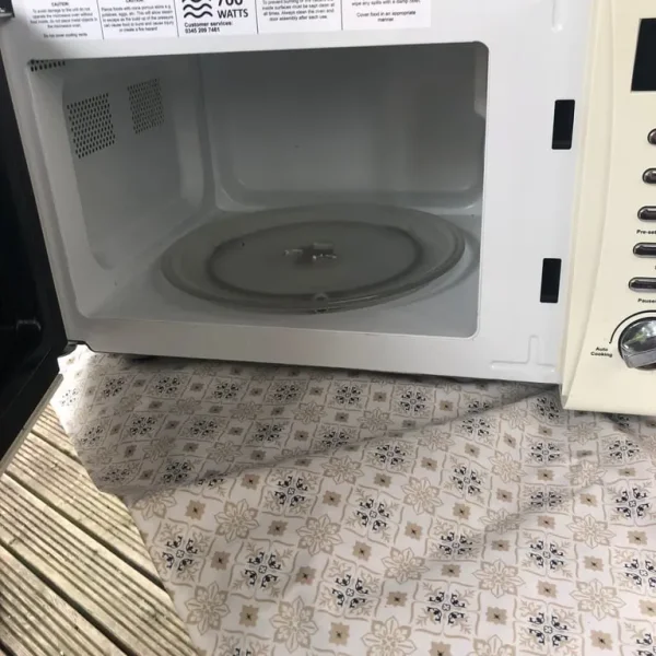 Russell Hobbs 700W microwave
