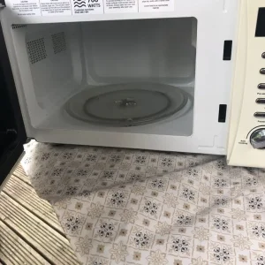 Russell Hobbs 700W microwave