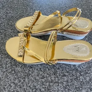 Ladies sandals - Image 2