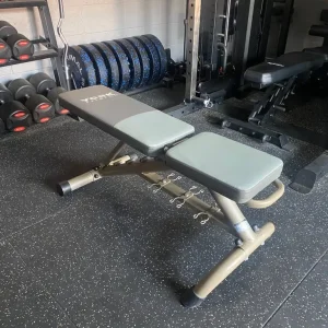 York heavy duty adjustable weight bench. Flat, incline, decline & 90 degrees
