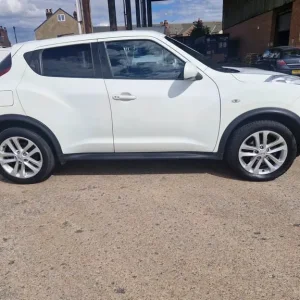 2012 Nissan Juke 1.6 Tekna 5dr Hatchback Petrol Manual - Image 3