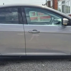 Ford Focus Hatchback 2014 Manual 5-door - Image 2