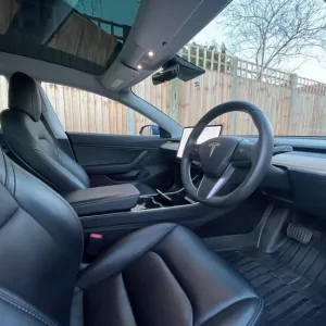 2019 Tesla Model 3 Standard Range Plus Auto RWD 4dr - Image 4