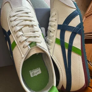 Tiger UK 6.5 trainers - Image 2