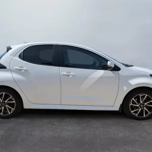2022 Toyota Yaris 1.5 VVT-h Hybrid Hatchback - Image 5