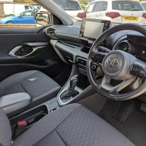 2022 Toyota Yaris 1.5 VVT-h Hybrid Hatchback - Image 6