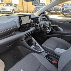 2022 Toyota Yaris 1.5 VVT-h Hybrid Hatchback - Image 7
