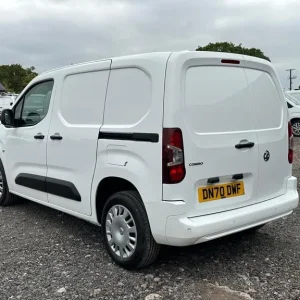 2020 Vauxhall Combo 1.6 Turbo D 2300 Sportive Panel Van Diesel Manual - Image 7