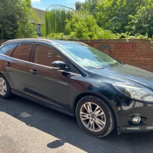 Ford Focus 1.6 Automatic Estate - Image 2