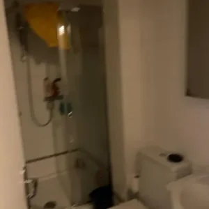 Double room with own fridge and desk – shared bathroom and kitchen - Image 5