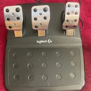 Logitech steering wheel, pedals and shifter - Image 4