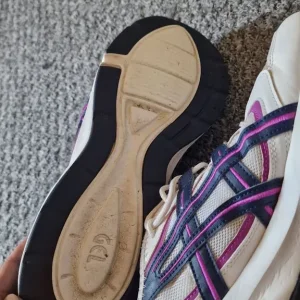 Asics Gel Trainers UK size 10 - Image 2
