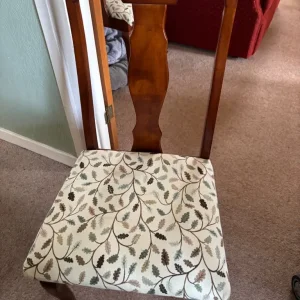Solid wood dining table and 6 chairs - Image 3