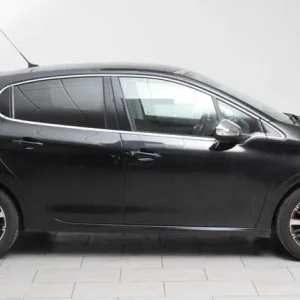 2017 Peugeot 208 1.2 PureTech Allure Premium 5dr Hatchback Petrol Manual - Image 6
