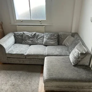 L-shaped sofa - Image 2