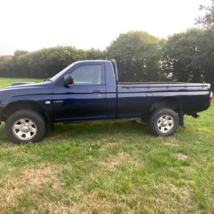 2005 Mitsubishi L200 4x4 Work Pickup Manual - Image 2