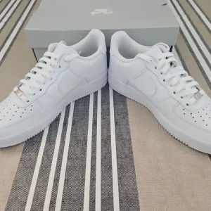 Nike Air Force 1 Size 9.5 UK white - Image 7