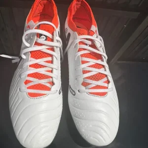 Nike Tiempo Football Boots UK 6.5 - Image 3