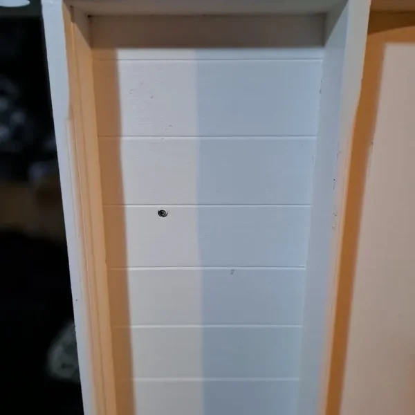 Wall mounted shelf