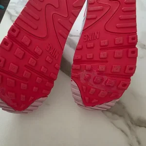 Ladies Nike Air Trainers Valentine's Day Edition - Image 3