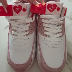 Ladies Nike Air Trainers Valentine's Day Edition - Image 4