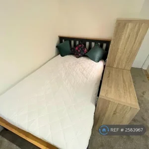 Studio flat in Oldfield Road, Wellington, Somerset - Image 2