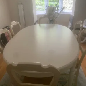 Off white oval table and six dining chairs - Image 3