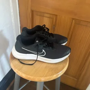 Nike trainers size 5.5 UK - Image 3