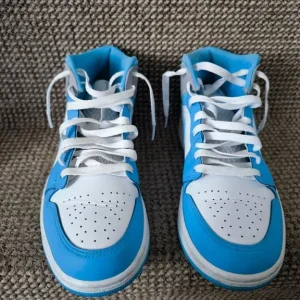 Air Jordan 1 Mid University Blue Grey size 7.5 - Image 2