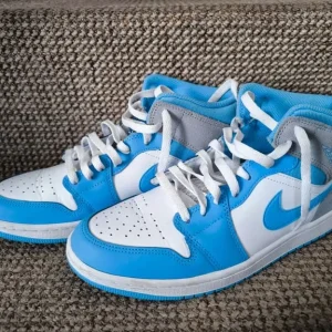 Air Jordan 1 Mid University Blue Grey size 7.5