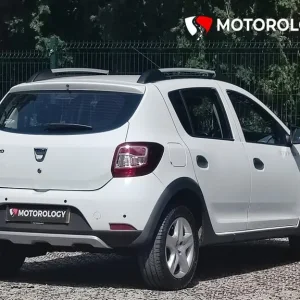 2015 Dacia Sandero Stepway 0.9 TCe Ambiance Hatchback - Image 4