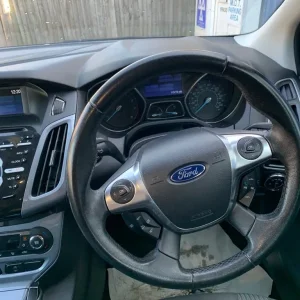 Ford Focus Titanium Hatchback 2012 Manual 5-door - Image 5