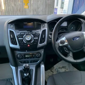 Ford Focus Titanium Hatchback 2012 Manual 5-door - Image 6