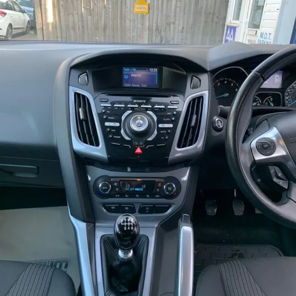 Ford Focus Titanium Hatchback 2012 Manual 5-door