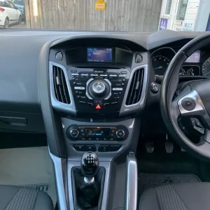 Ford Focus Titanium Hatchback 2012 Manual 5-door