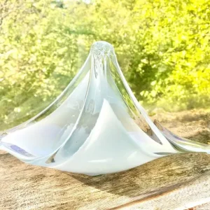 White glass sail shaped basket bowl, 31cm long x 12cm wide x 18cm tall - Image 4