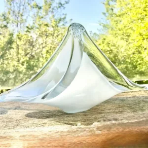 White glass sail shaped basket bowl, 31cm long x 12cm wide x 18cm tall - Image 8
