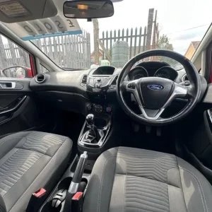 2013 Ford Fiesta 1.25 Zetec Euro 5 5-door hatchback petrol manual - Image 2