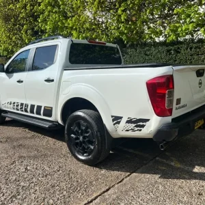 2020 Nissan Navara DCI N-GUARD 4x4 Double Cab Pick-Up - Image 2