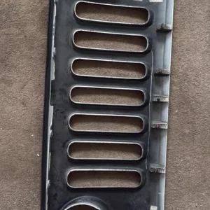 Jeep Wrangler grill and spare parts - Image 2