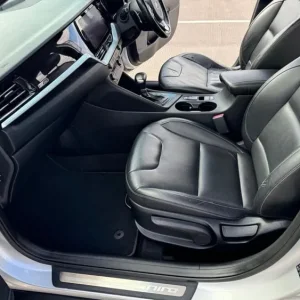 Kia Xceed 3 Plug-in Hybrid and Kia Niro 3 - Image 6