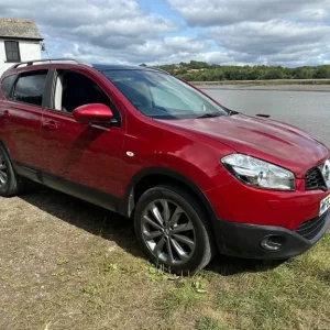 2013 Nissan Qashqai 1.5 dCi Tekna 5-door hatchback