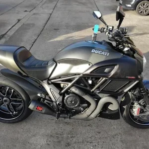 2016 Ducati Diavel Carbon 1198 10k miles good service history MOT included - Image 4
