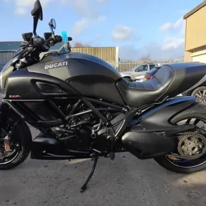 2016 Ducati Diavel Carbon 1198 10k miles good service history MOT included - Image 6
