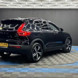 2020 Volvo XC40 1.5 T3 R-Design Estate Manual - Image 5