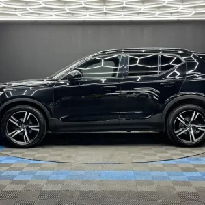 2020 Volvo XC40 1.5 T3 R-Design Estate Manual - Image 8
