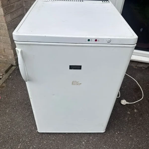Undercounter freezer