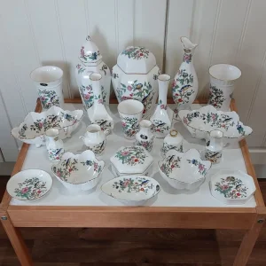 21-piece Aynsley Pembroke bone china set - Image 2