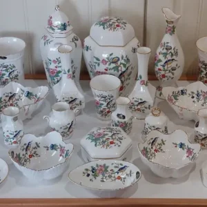21-piece Aynsley Pembroke bone china set - Image 3